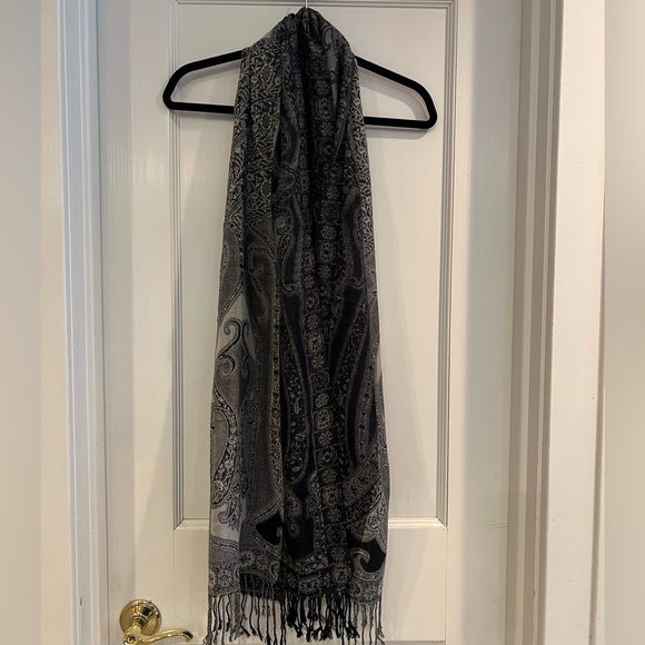 Set of Four (4) Charming Charlie Women's Scarfs - Picture 5 of 9